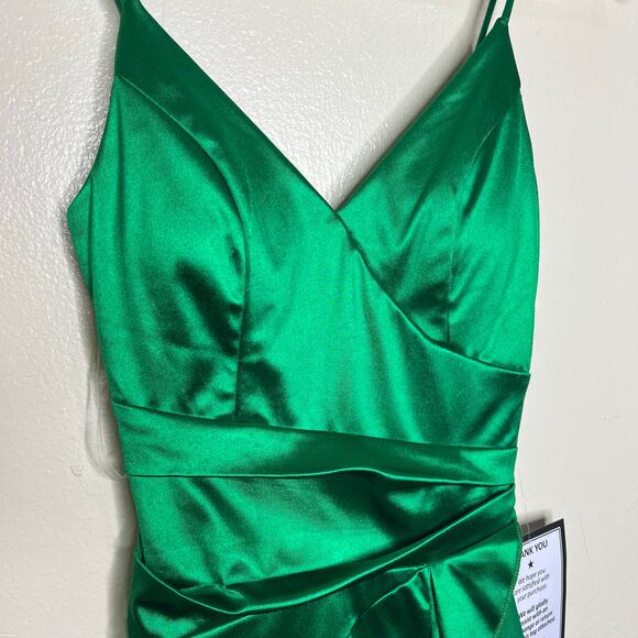 Emerald Sundae Cocktail Dress XXS Green Surplice Ruffle Flounce Going Out Chic - Picture 6 of 10